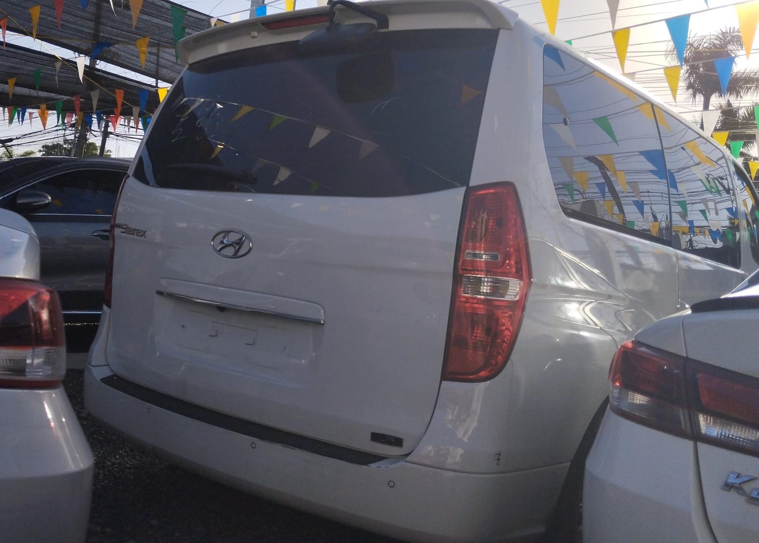 jeepetas y camionetas - HYUNDAI GRAND STAREX 2020 BLANCA 4
