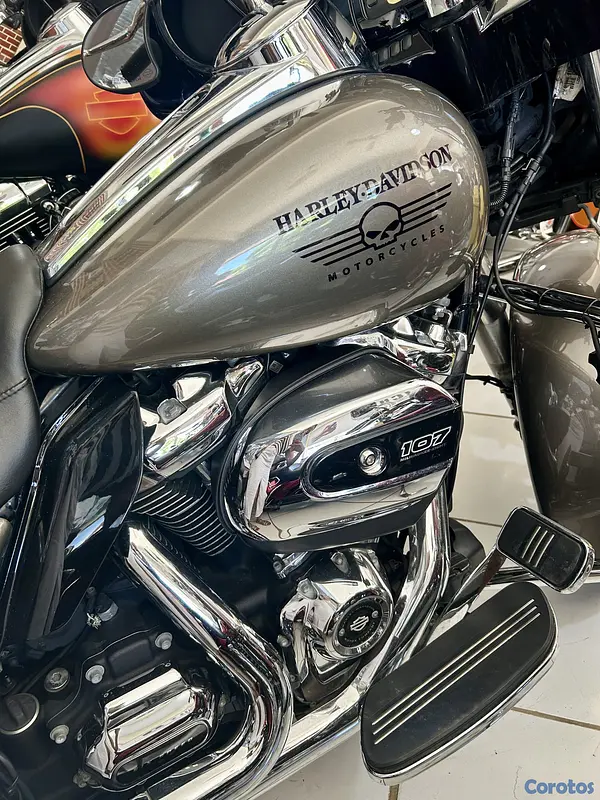 motores y pasolas - Harley Davidson Street Glide año 2017 9