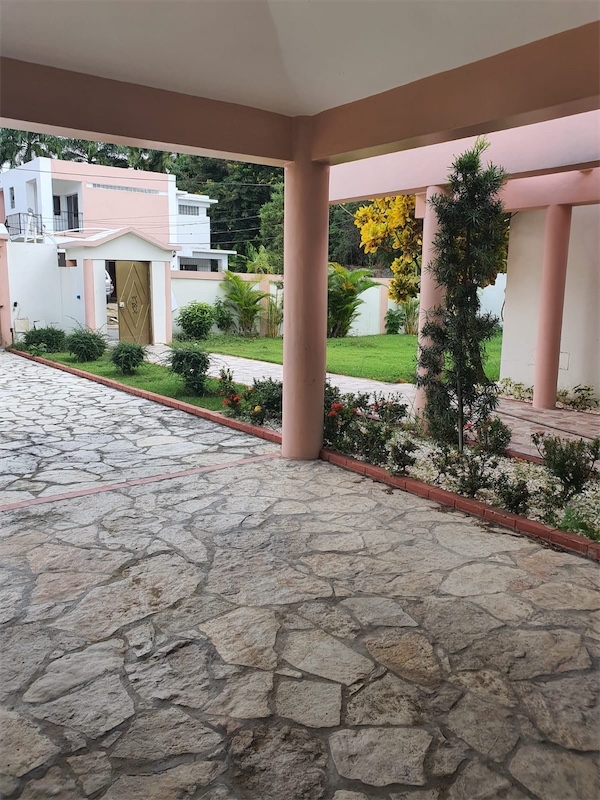 casas - Vendo Casa en el exclusivo sector de Alameda.
Santo Domingo oeste con 2035mts 8