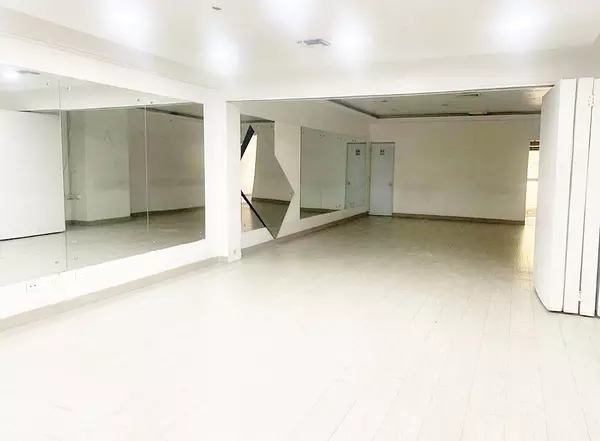 oficinas y locales comerciales - Local céntrico en Piantini  3