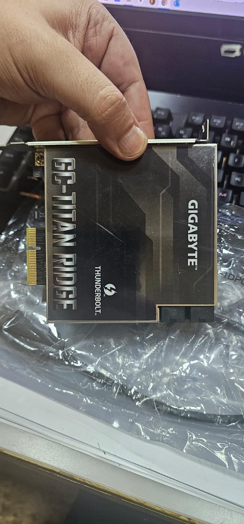 computadoras y laptops - Thunderbolt 3 Certified add-in card- GC-TITAN.
GYGABYTE
