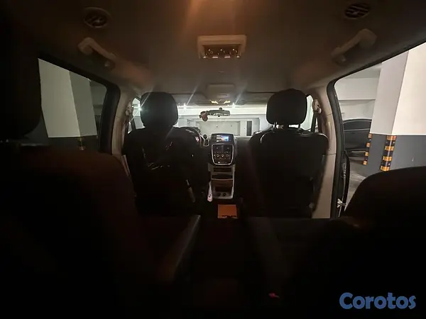 jeepetas y camionetas - Vendo Dodge Caravan 2017, negociable 4