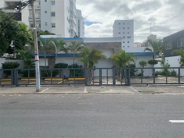 oficinas y locales comerciales - Propiedad comercial céntrica en Naco 7