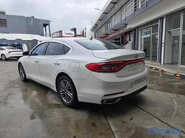 carros - HYUNDAI GRANDEUR 2018 BLANCO 9