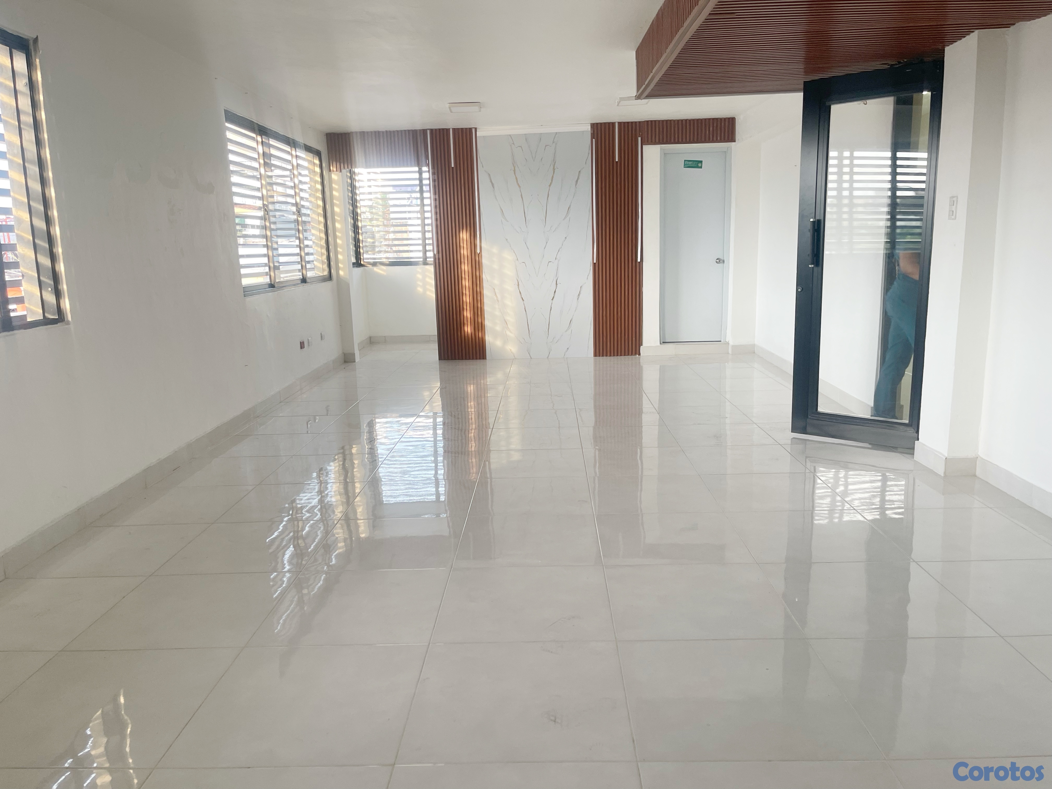 oficinas y locales comerciales - Alquiler local en el mirador  3