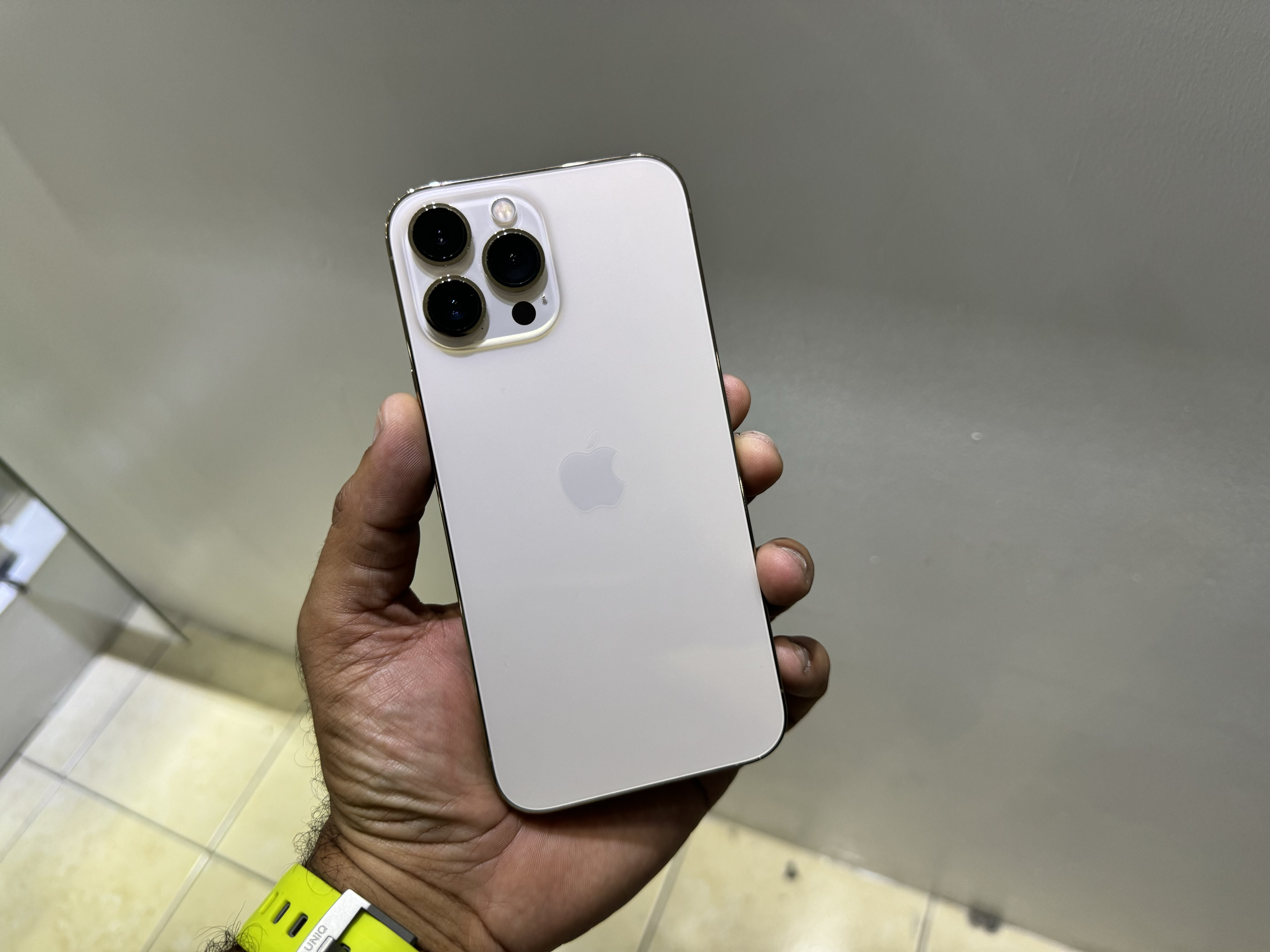 celulares y tabletas - iPhone 13 Pro Max 128GB Gold, Desb RD$ 36,500 NEG 1