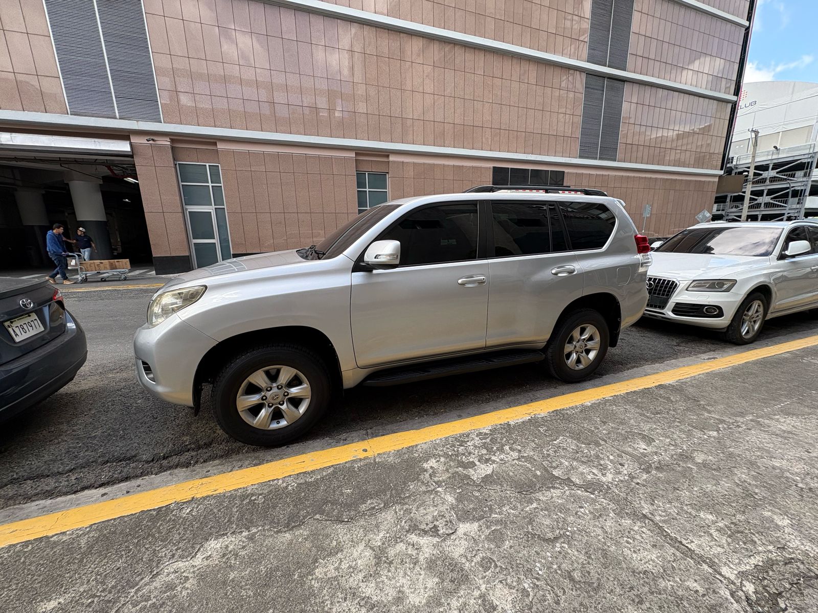 jeepetas y camionetas - Toyota land cruicer prado tx 2011 3