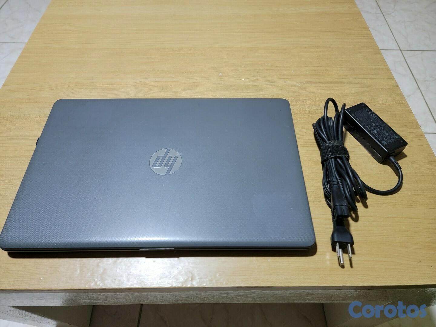 computadoras y laptops - Laptop HP 15.6" Intel I3-7020u 2