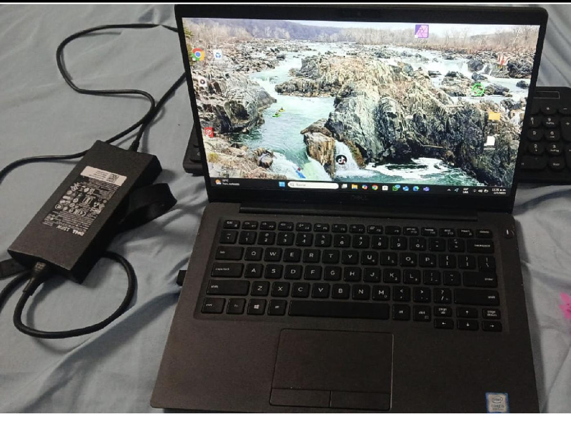 computadoras y laptops - Laptop nueva modelo Dell Latitude 7400 0