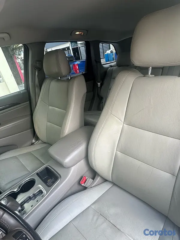 jeepetas y camionetas - Jeep Grand Cherokee Laredo en excelente estado 4