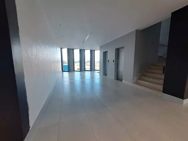 oficinas y locales comerciales - Alquilo Local  4to piso 116 mts en los prados  2