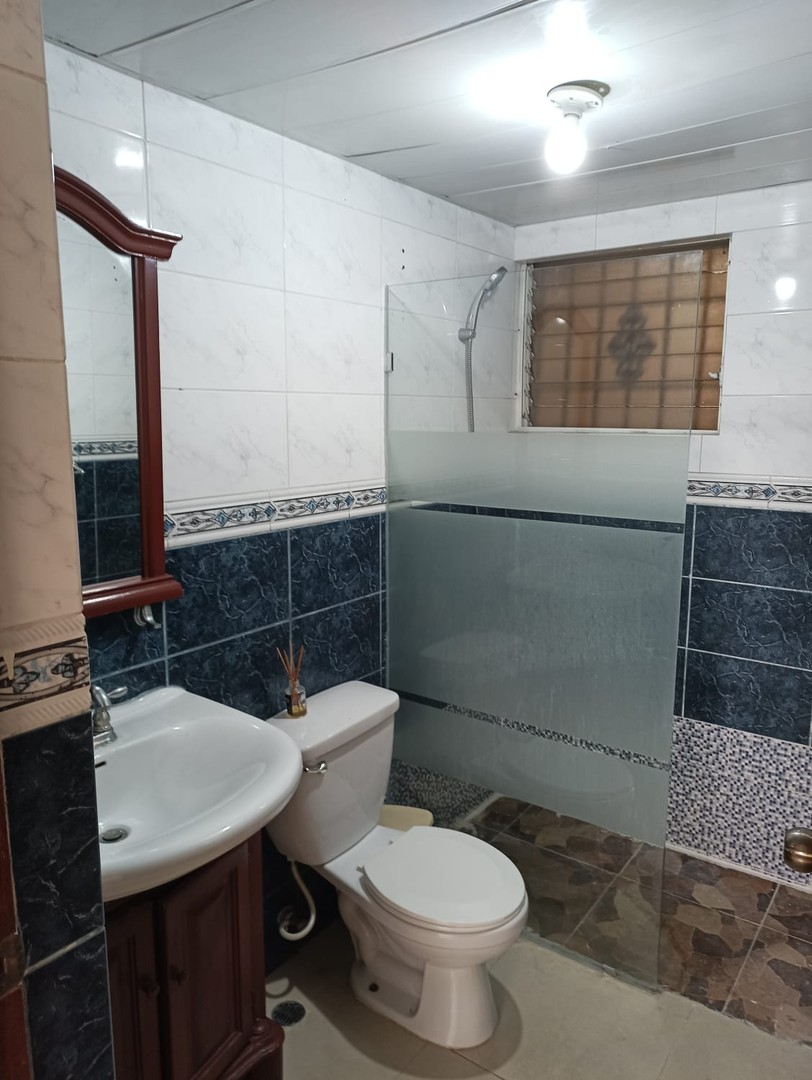 apartamentos - Alquilo en Bella Vista 

2 Habitaciones 
2 Baños 
3er nivel 
USD$800 / $45,000 6