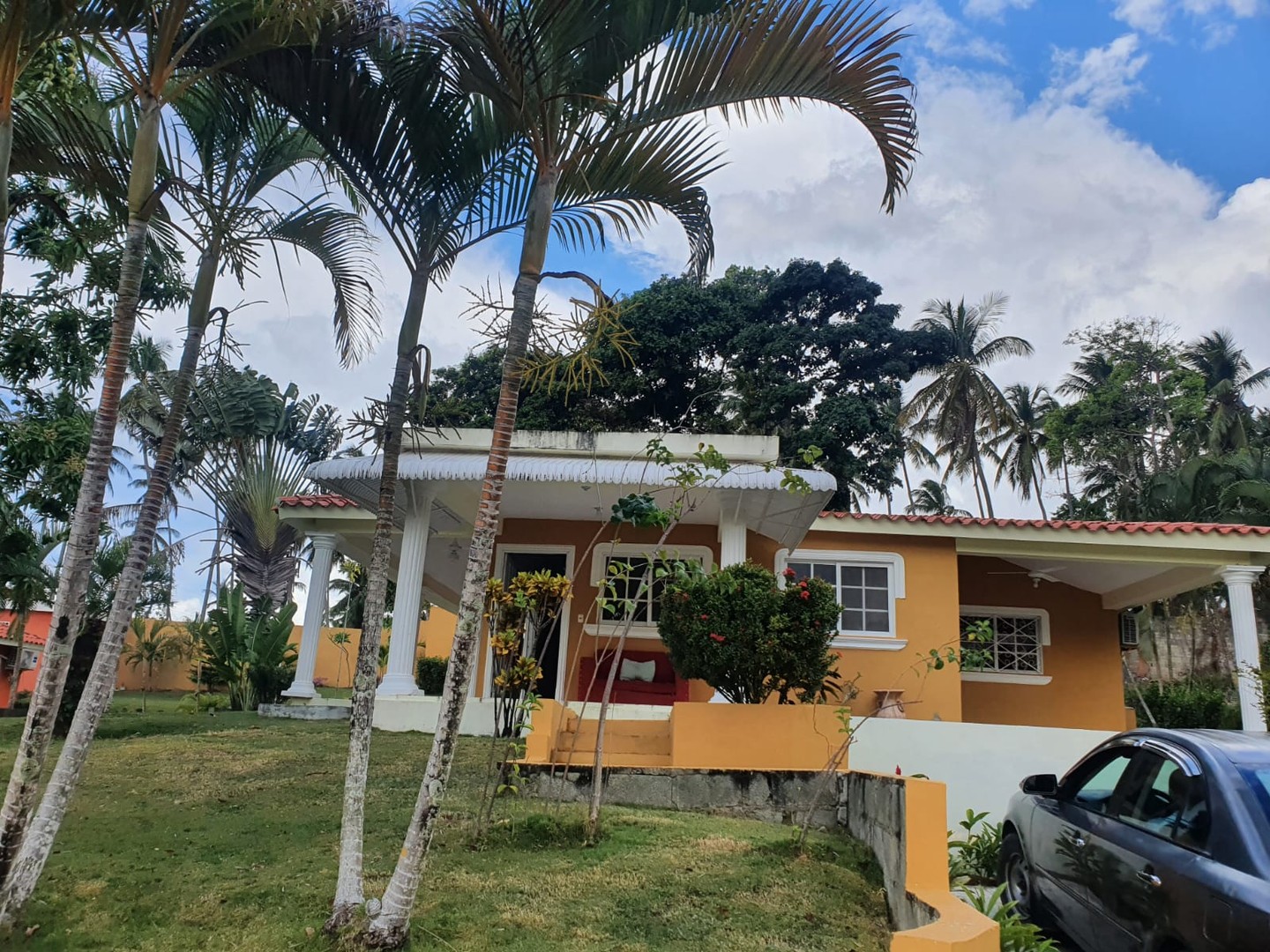 casas - Alquiler Villa Amueblada de 3 Habitaciones con Piscina, Los Róbalos, Samaná 1