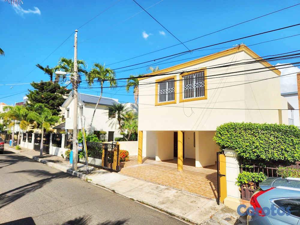 casas - CASA DOS NIVELES CON TERRAZA Y PATIO LAS HORTENCIA 1