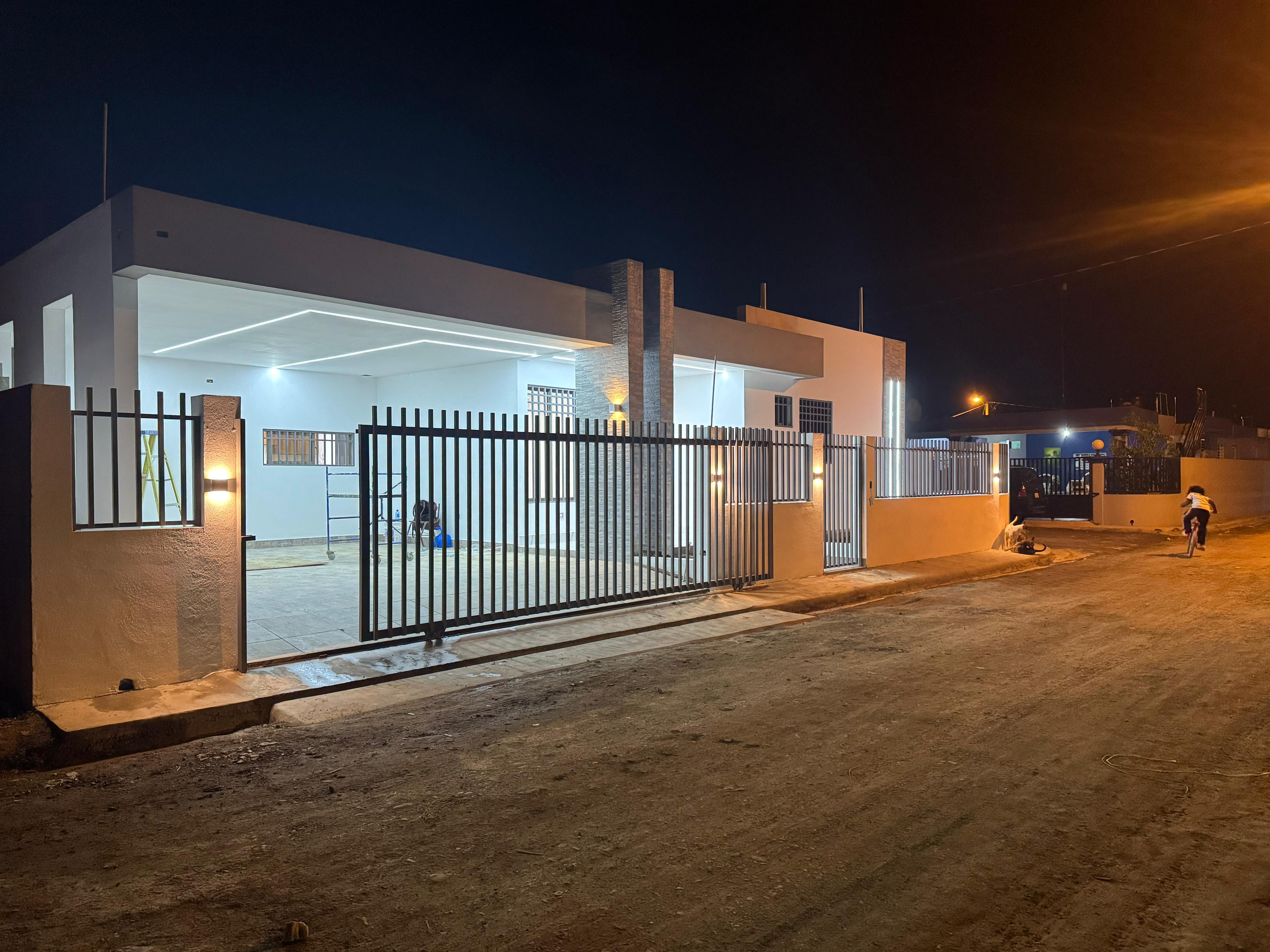 casas - CASA EN VENTA EN LOS TOCONES, SANTIAGO. 2