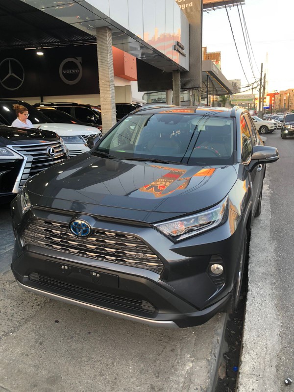jeepetas y camionetas - Toyota rav4 2022 híbrida nuevaaa
