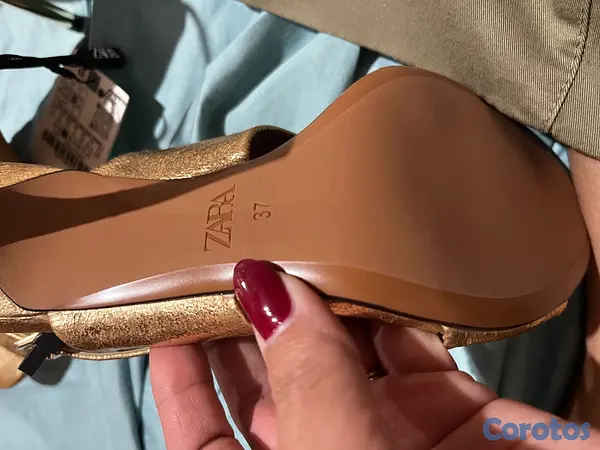 zapatos para mujer - Zapatillas Zara nuevas doradas 4