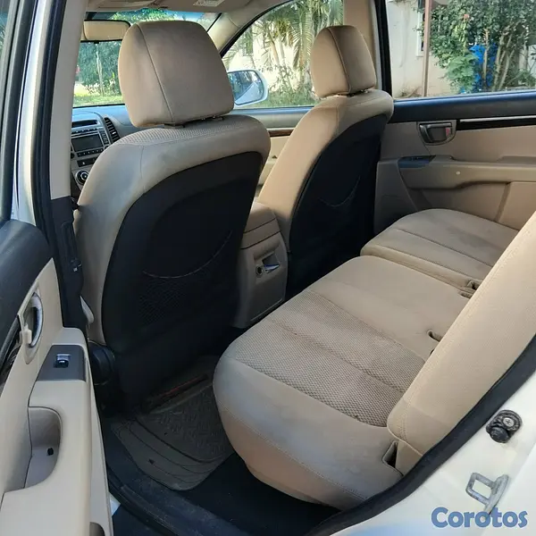 jeepetas y camionetas - Hyundai Santa Fe año 2010 5