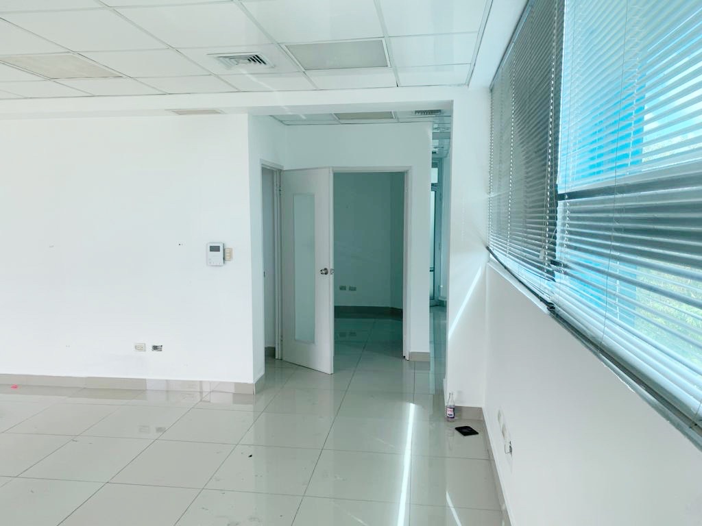 oficinas y locales comerciales - Local corporativo en los Prados 7
