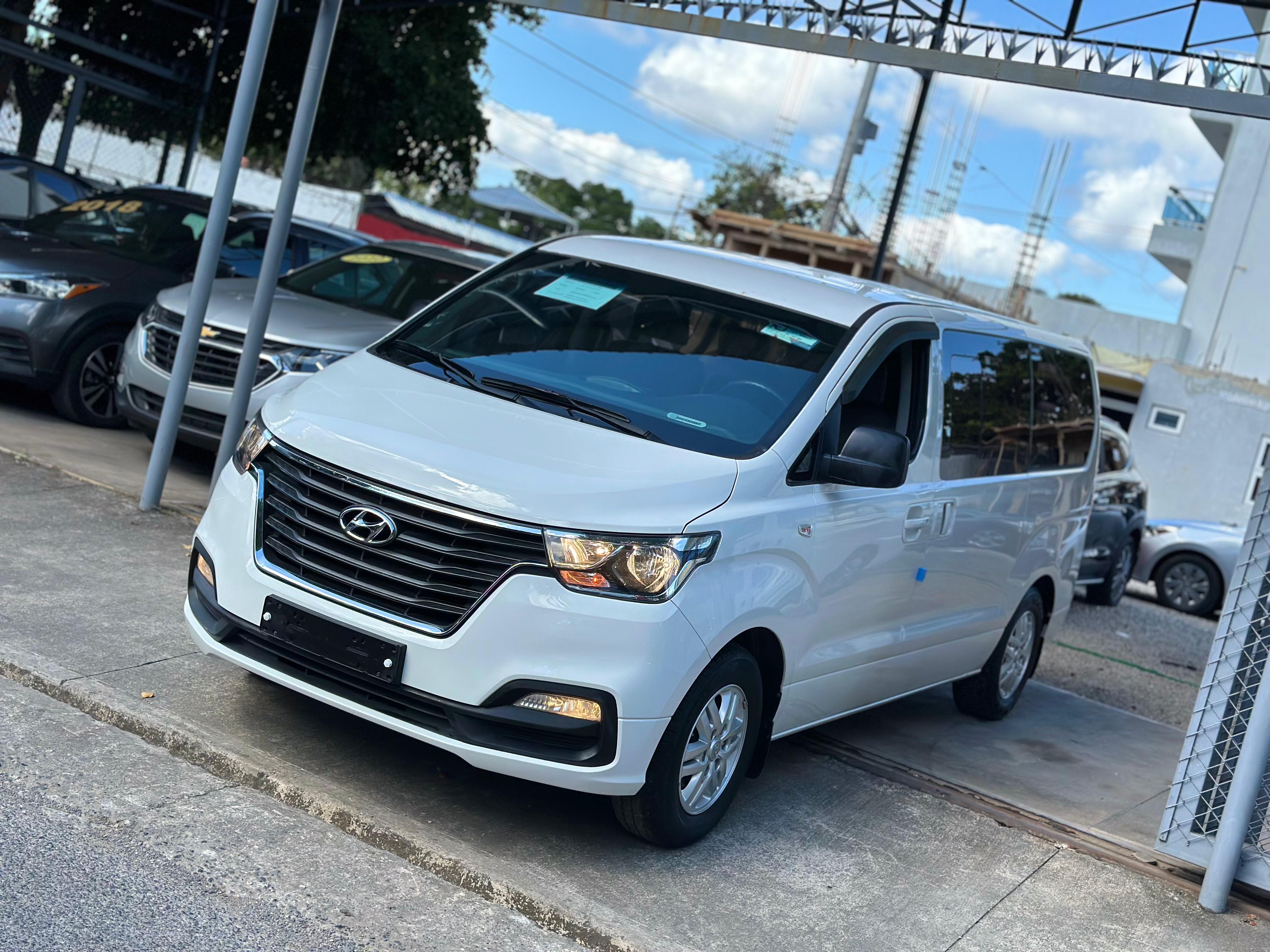 jeepetas y camionetas - 2019 HYUNDAI GRAND STAREX 12 PASAJEROS 1