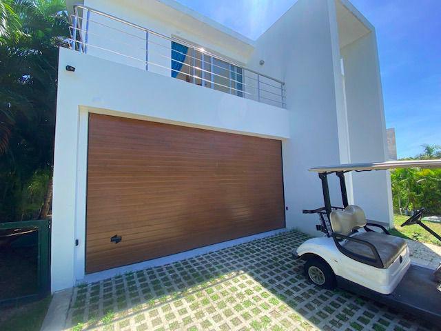 casas vacacionales y villas - Vendo Hermosa Villa de 2 Niveles  en Playa Nueva Romana 21