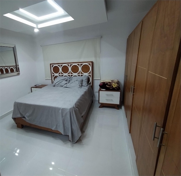apartamentos - Venta de apartamento 4to piso con terraza y 221mts próximo avenida España  8