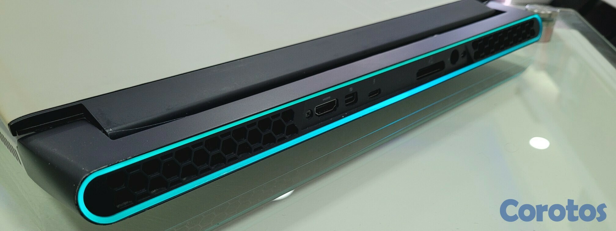 computadoras y laptops - Alienware Blanca Core i7 Ram 16gb nVidea RTX 2060 6GB Pantalla Oled 4K 3