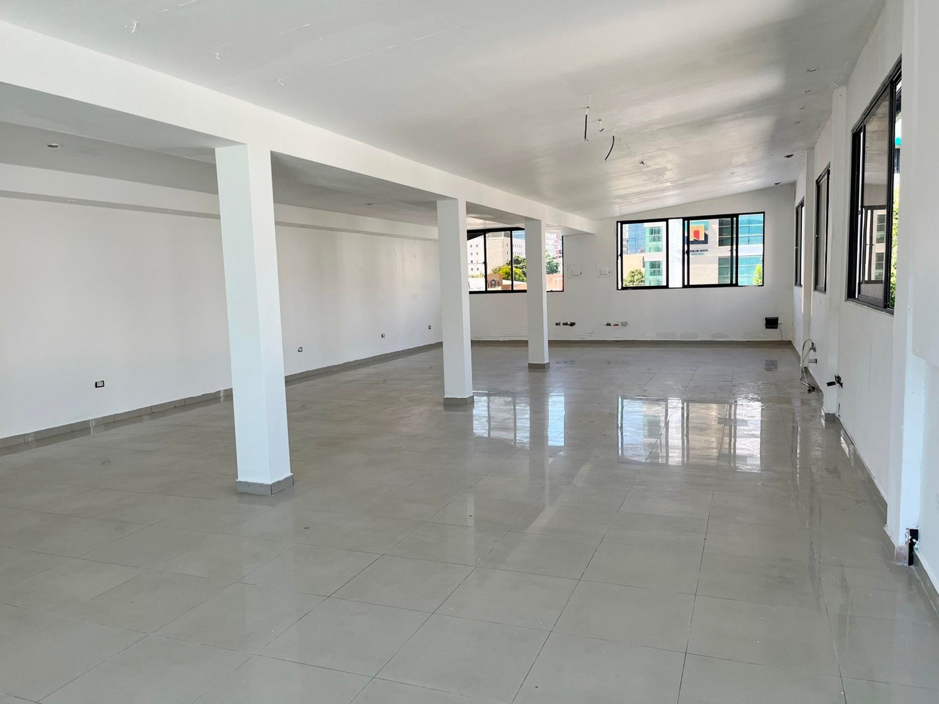 oficinas y locales comerciales - Local Comercial Alquiler en Piantini 1