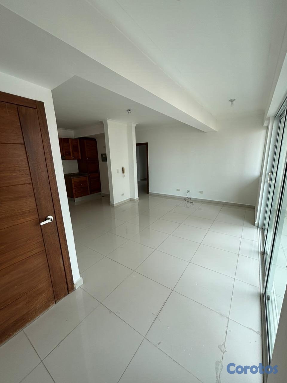 apartamentos - alquiló Evaristo Morales una hab 1.5 baños parqueo ascensor planta full gas com 4