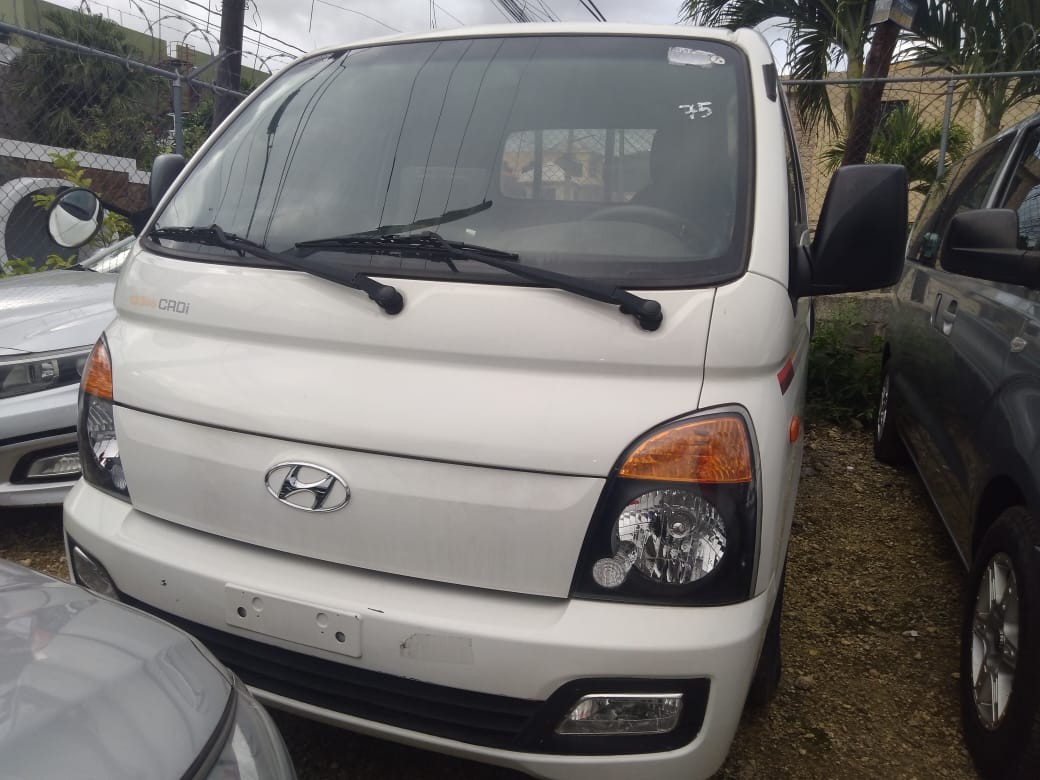 jeepetas y camionetas - HYUNDAI PORTER 2017 BLANCODESDE: RD$ 850,100.00