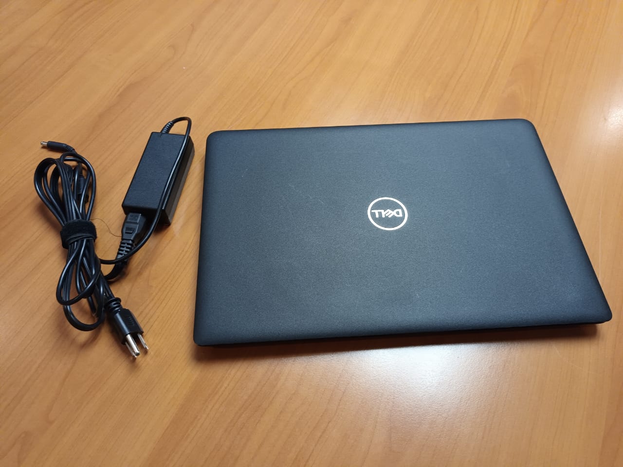 computadoras y laptops - Laptop Dell 3500 8va, 16GB Mem, 256GB Disco SSD 3