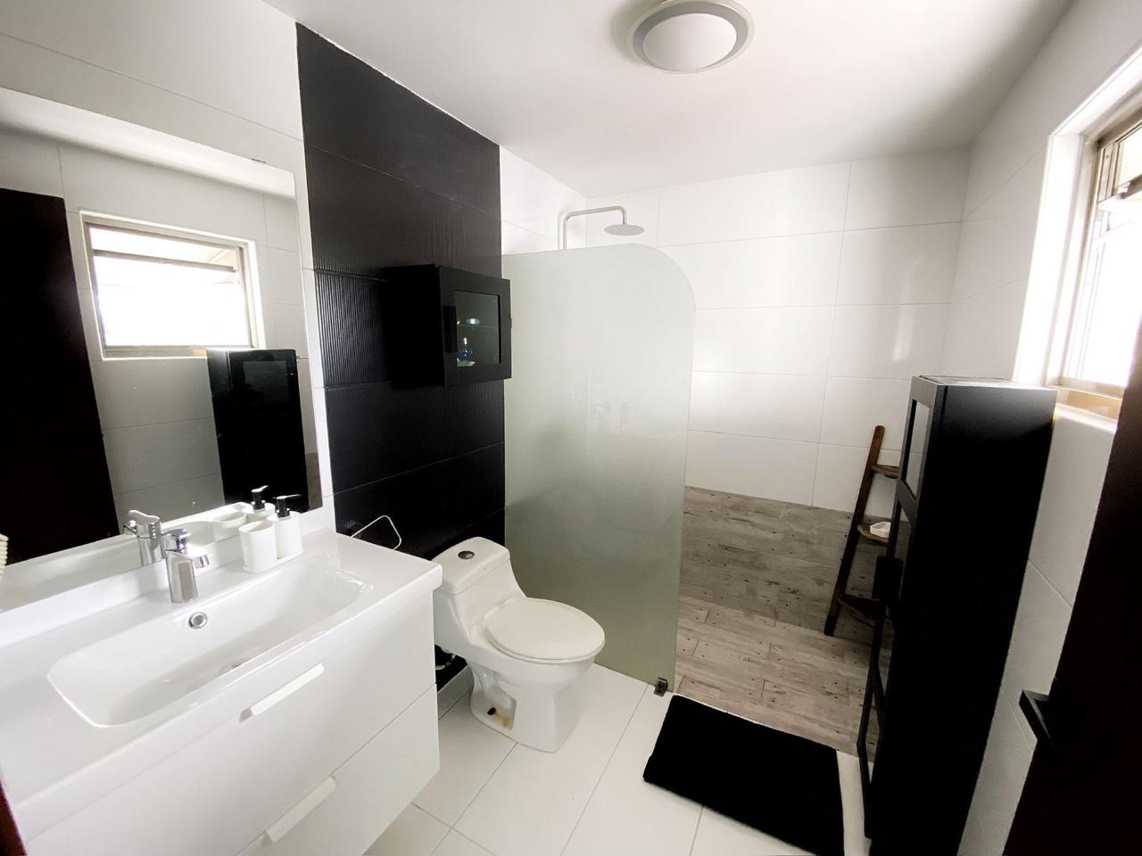 apartamentos - Vendo apartamento en los cacicazgos tres hab con b 1