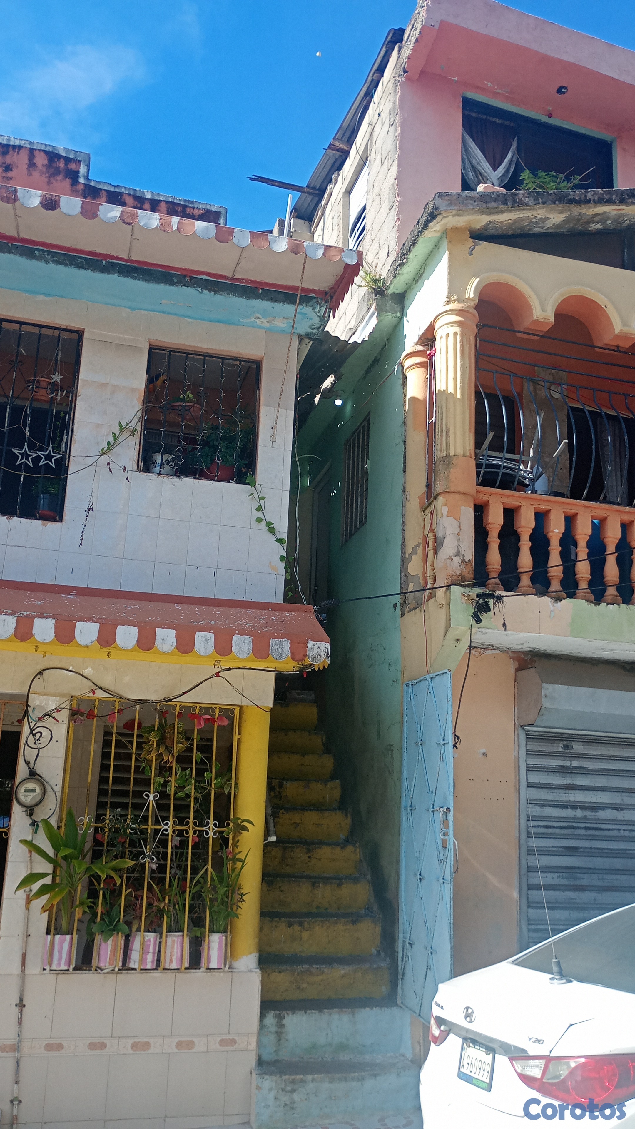 casas - casa de tres niveles ubicado en savica los Alcarrizos  5