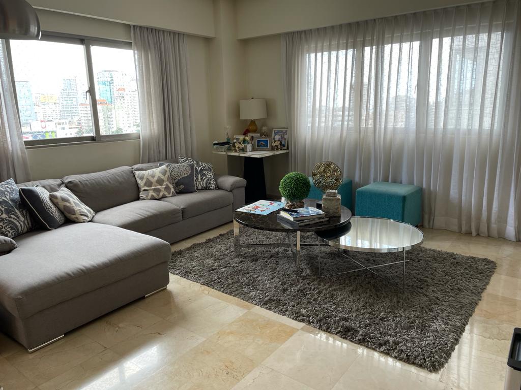 decoración y accesorios - Alfombra GASER IKEA 5’7” x 7’10” usada en buenas condiciones $3,000.00