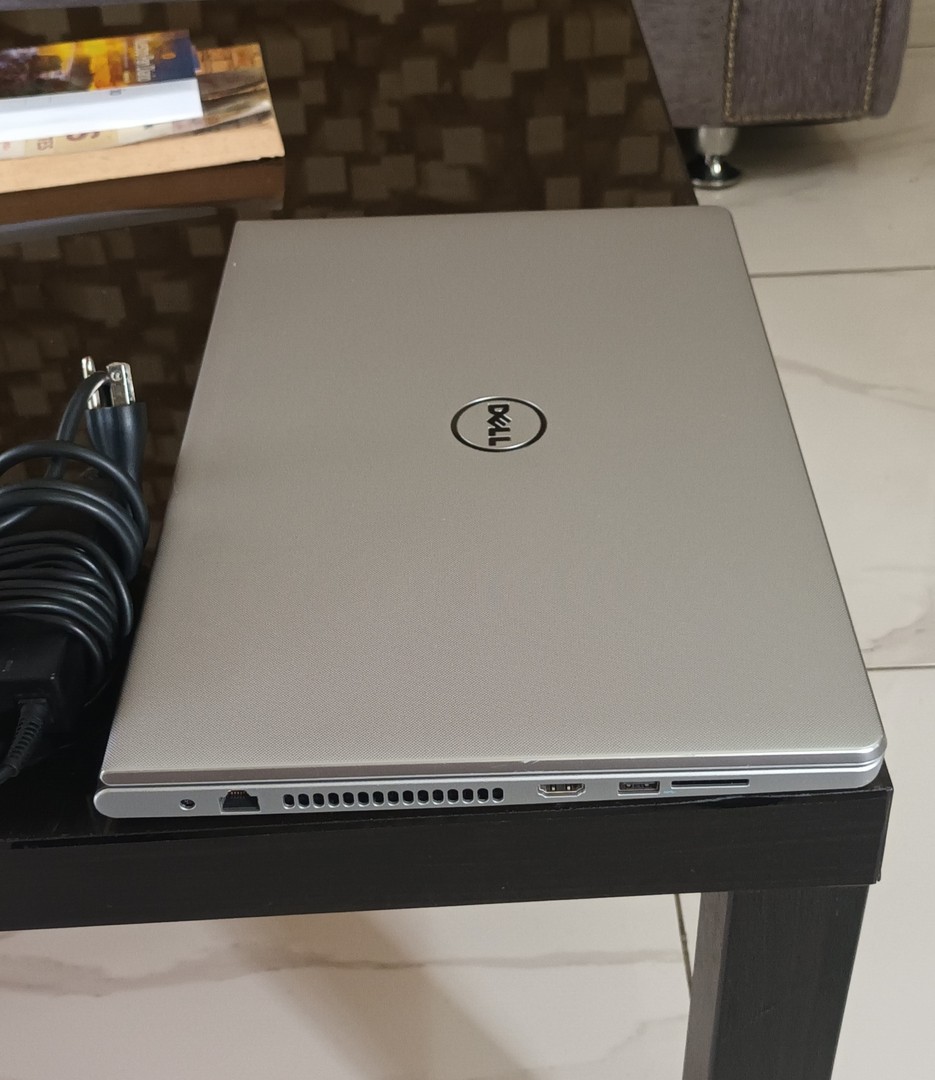 computadoras y laptops - Laptop Dell 5559 15.6" i5 500GB SSD Disco solido 12GB Ram Win 11
