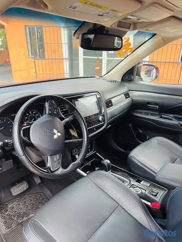 jeepetas y camionetas - Mitsubishi Outlander SEL 2020 9