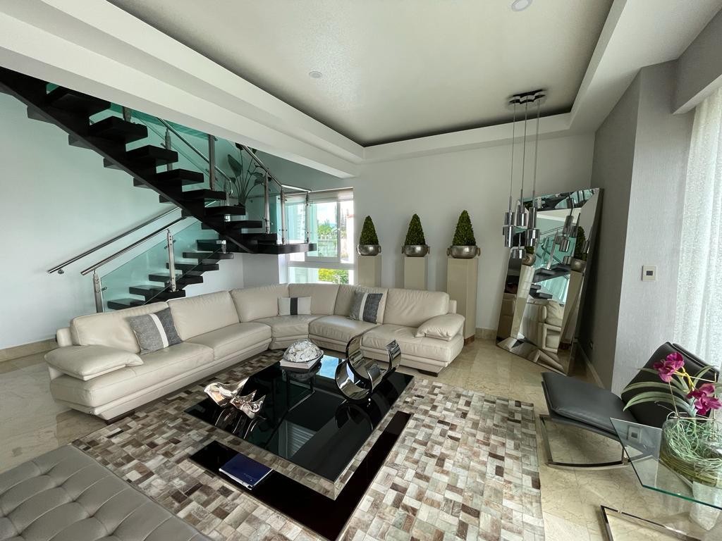 apartamentos - Esplendido Penthouse 381 Mts2 en Cerros de Gurabo