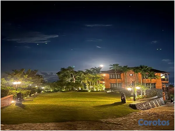 casas vacacionales y villas - Excelente Villa 2 Niveles en Loma Atravesada   de  6