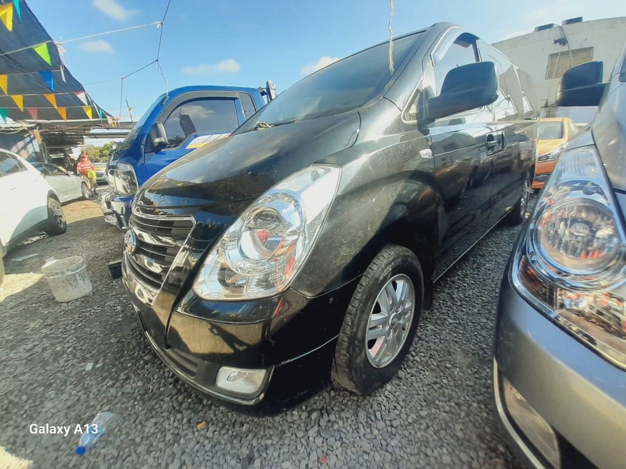 jeepetas y camionetas - HYUNDAI STAREX 2017 NEGRA 1
