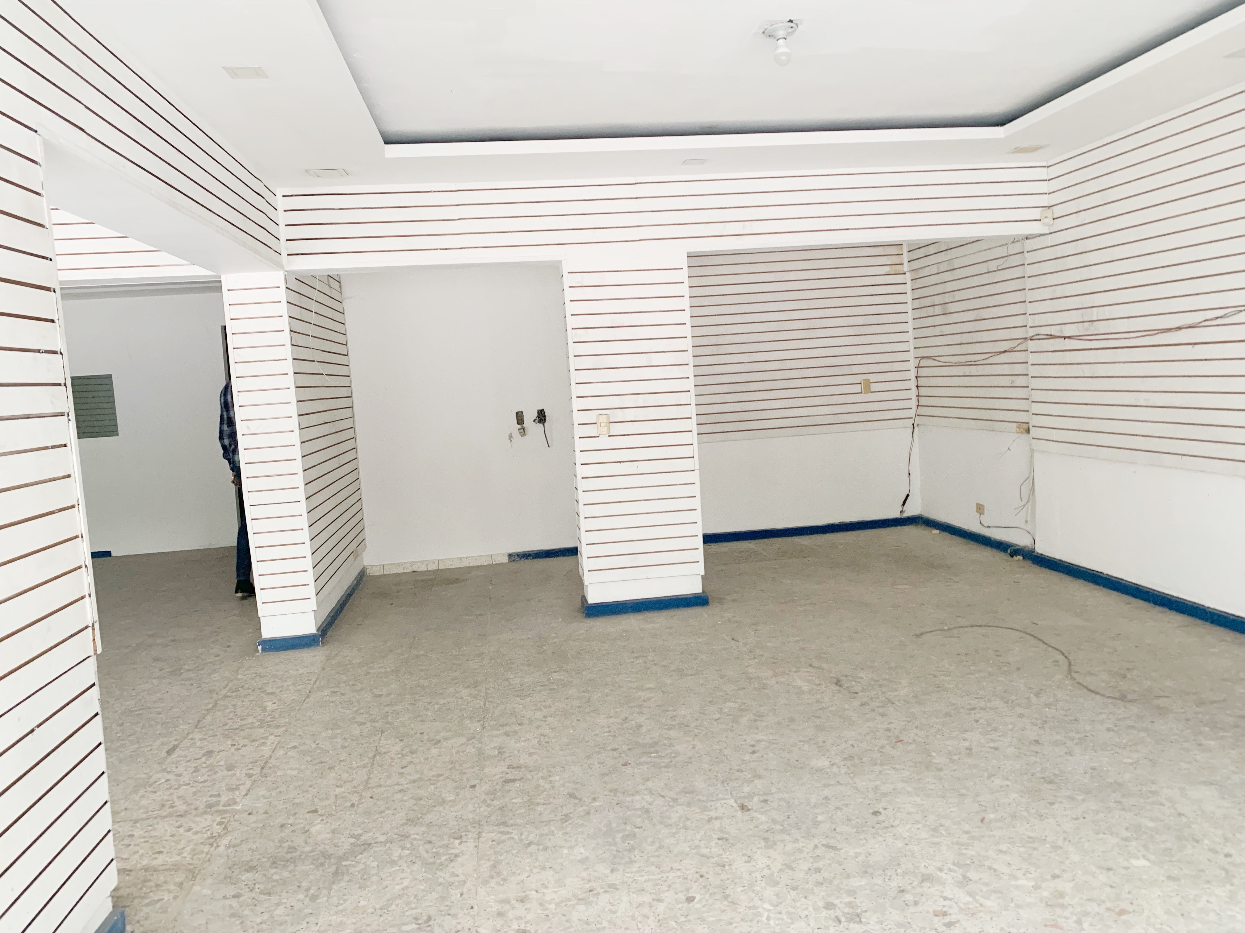 oficinas y locales comerciales - amplio local en primer nivel 5