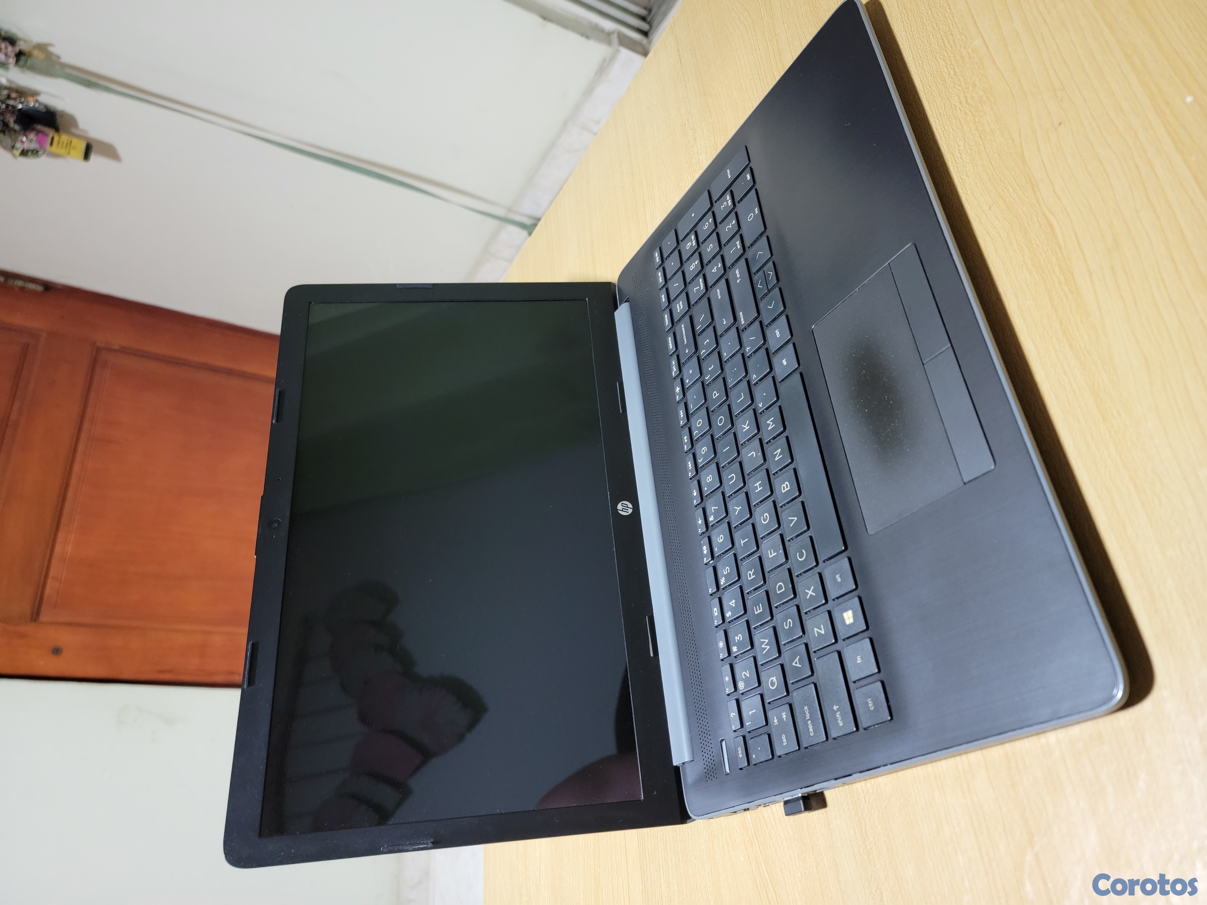 computadoras y laptops - Laptop HP 15.6" Intel I3-7020u 1