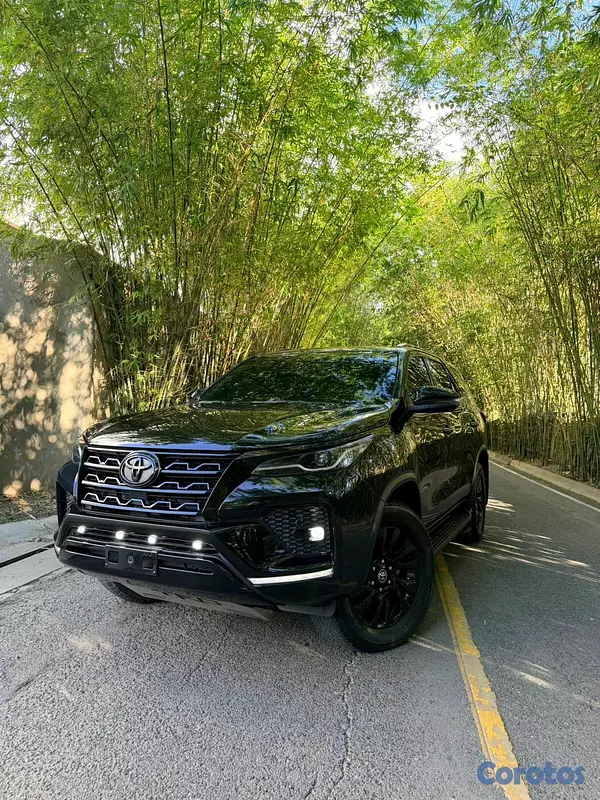 jeepetas y camionetas - Toyota fortuner 2022 2