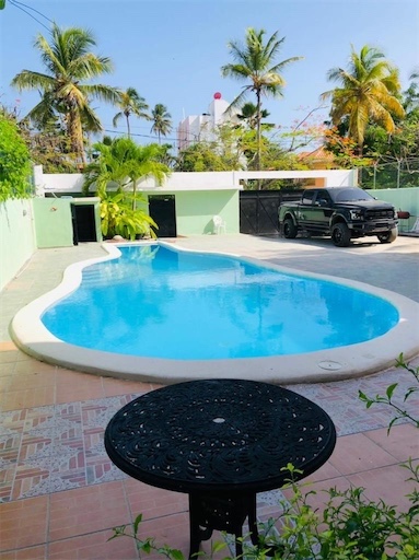 casas vacacionales y villas - Venta de hotel con 10 habitaciones en Juan dolio con piscina cerca de la playa  6