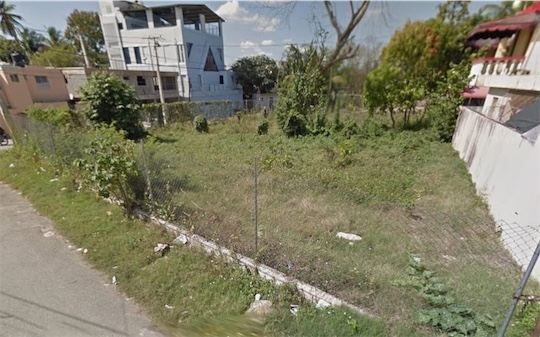 solares y terrenos - Se vende solar en el ensanche Ozama de 256mtd título al día Santo Domingo este  2