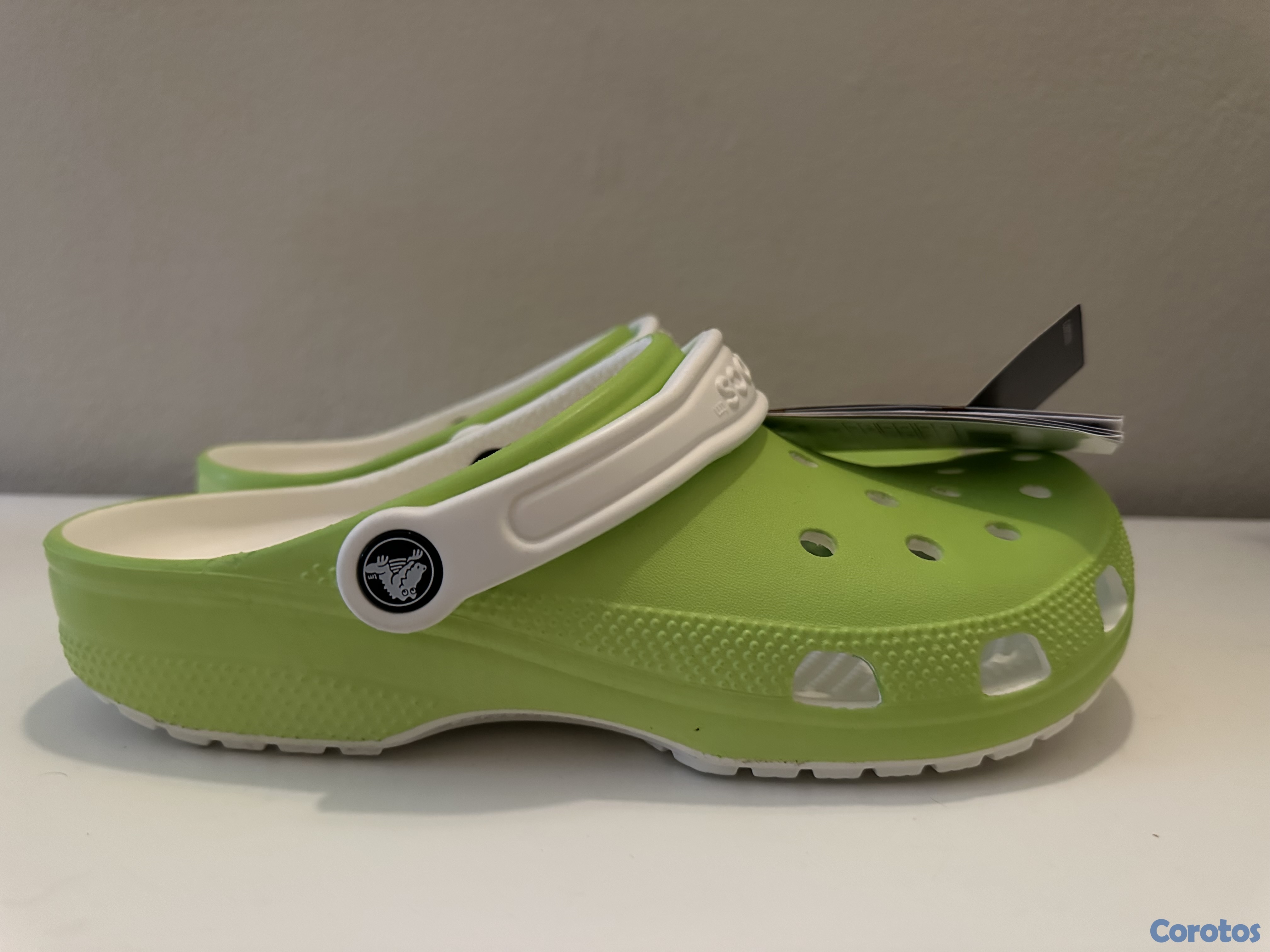 zapatos unisex - Suecos Crocs que al recargarse con luz artificial. 4