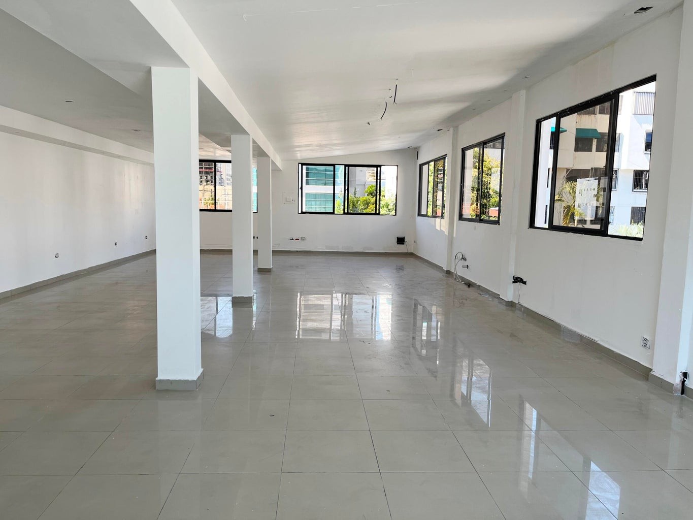 oficinas y locales comerciales - Local Comercial Alquiler en Piantini 2
