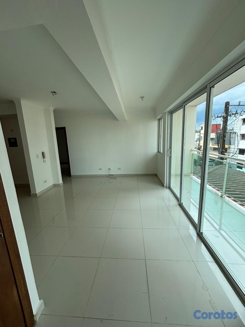 apartamentos - alquiló Evaristo Morales una hab 1.5 baños parqueo ascensor planta full gas com 5