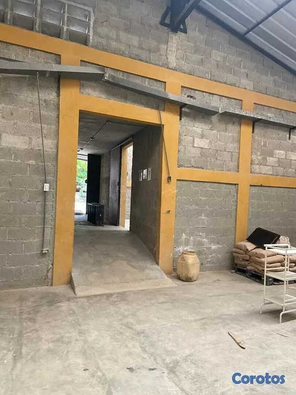 oficinas y locales comerciales - Nave en Alquiler de 480m2 Santo Domingo Oeste Circunvalacion  4