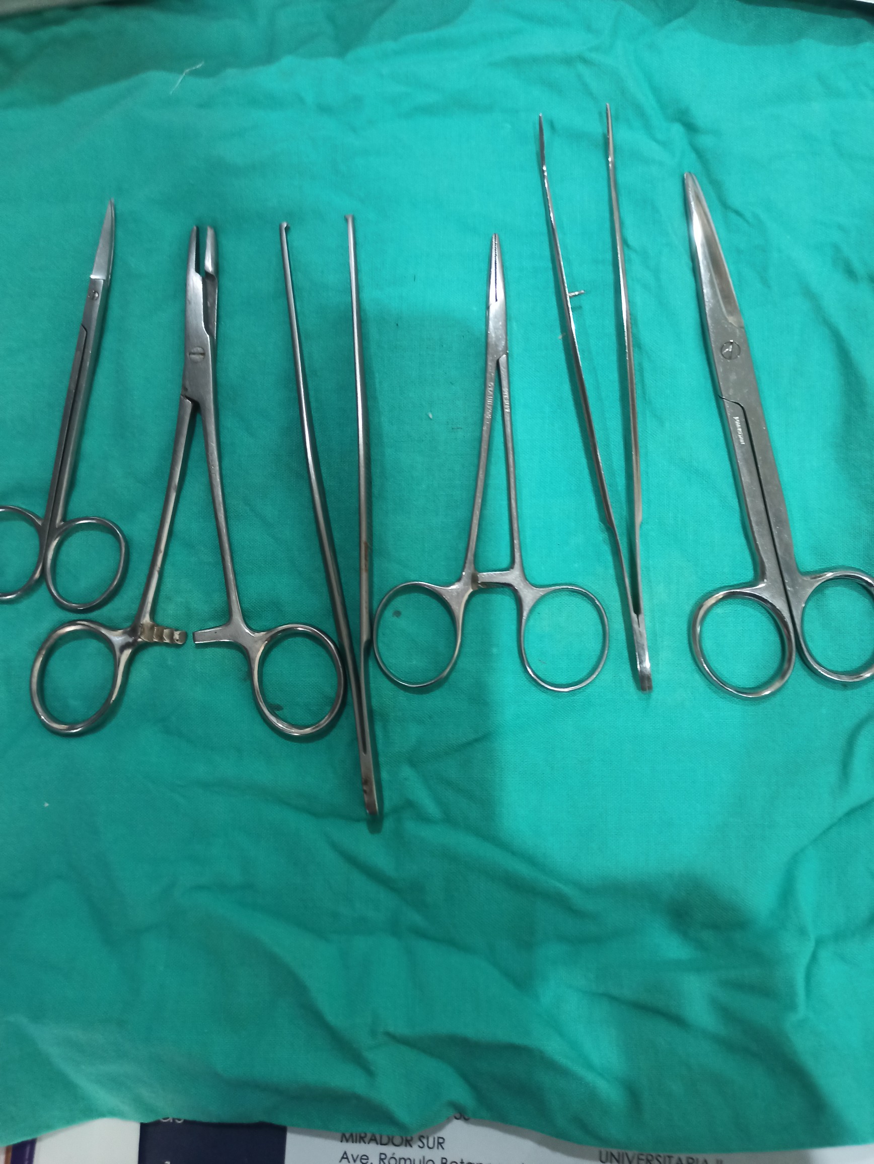 equipos profesionales - Equipo para cirugía menor o retirar puntos de una sutura.