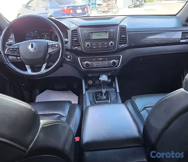 jeepetas y camionetas - KGM REXTON 2021 GRIS OSCURO DIESEL 13